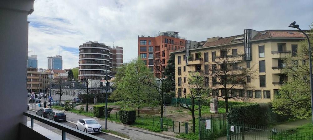 ليسولا دي رومي - جيست هاوس