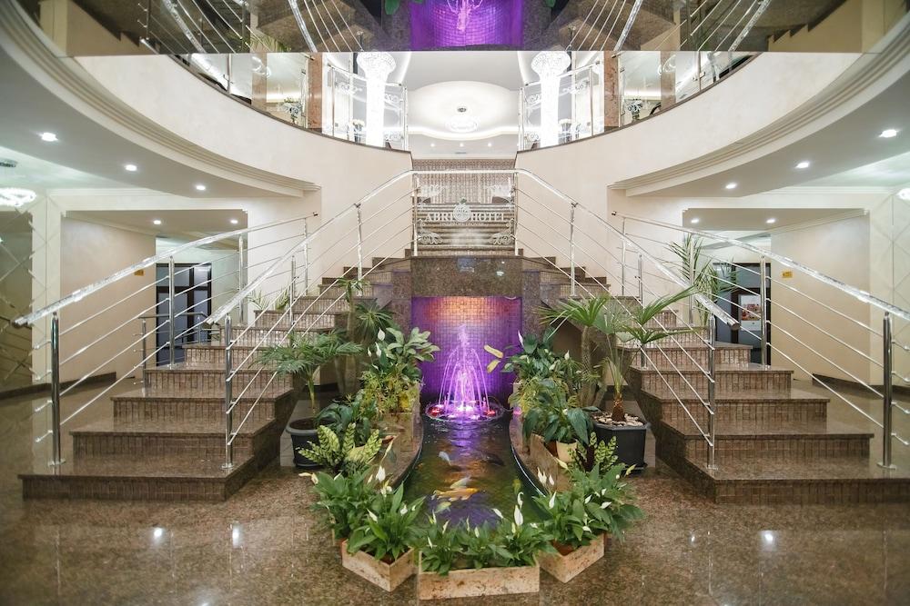 بريمير هوتل أبري