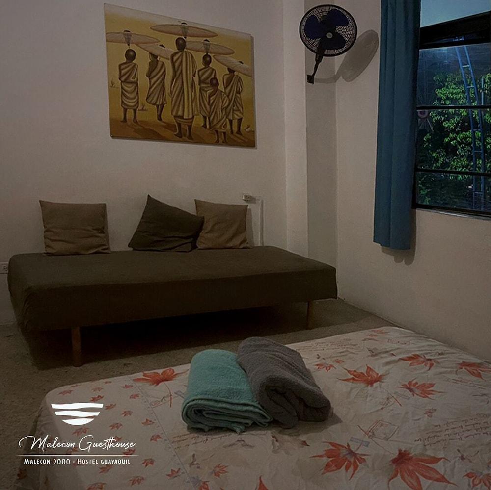 ماليكون جيست هاوس