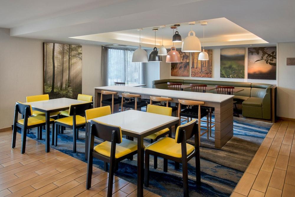 فيرفيلد باي ماريوت روشيستر إنريييتا/يونيفرسيتي أريا