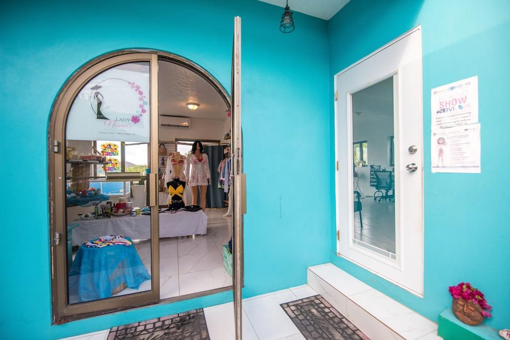 د اكوا آت فيشرز كوف