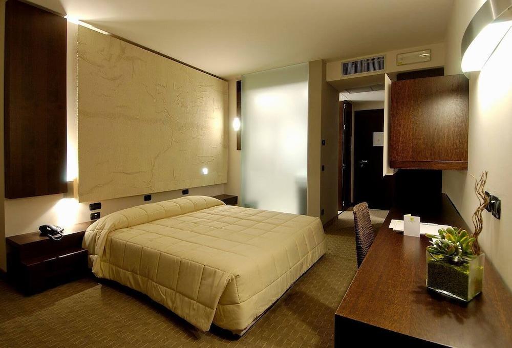 بس هوتل كريمونا سونسينو