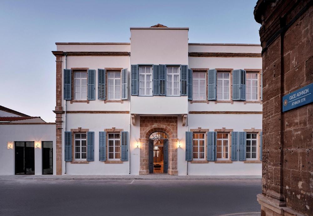 أميث أوف نيكوسيا