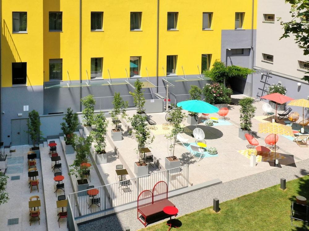 21 هاوس أوف ستوريز سيتا ستودي