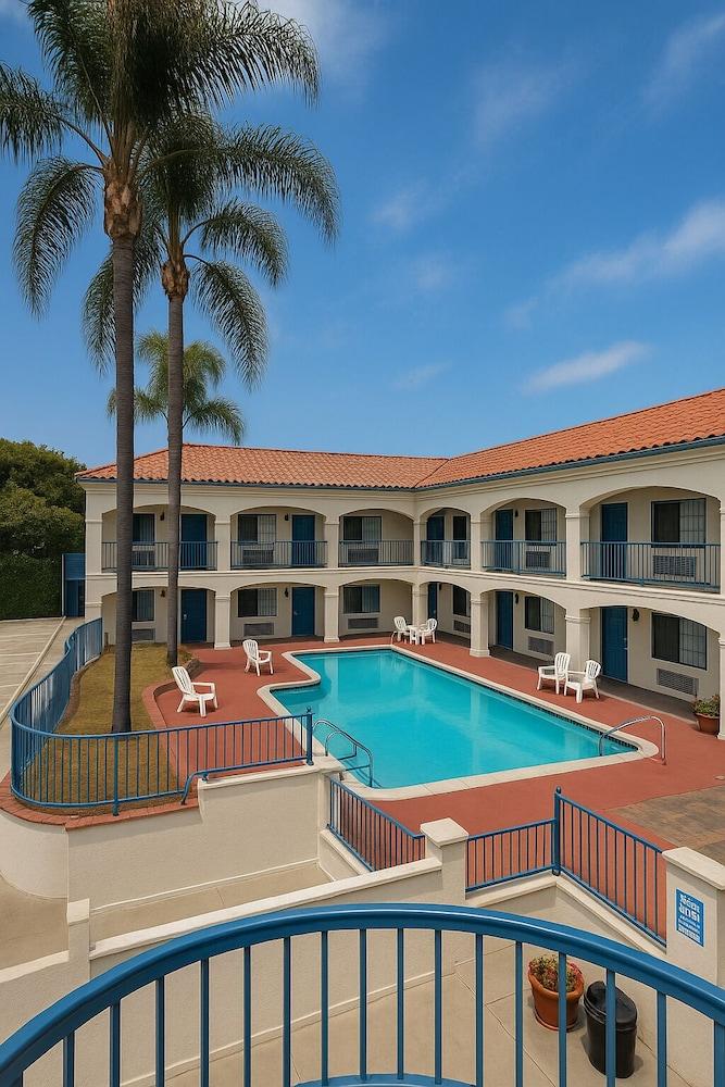 لايف إن آند سويتس باي إيه جي إيه - مطار إل إيه إكس