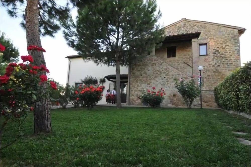 أجريتوريزمو لا جينستريلا