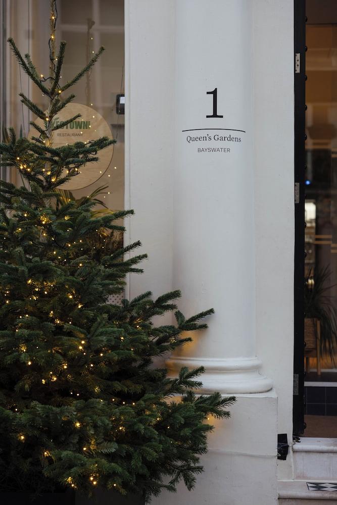 إنهابيت كوينز جاردنز، إهميمبر أوف ديزاين هوتلز