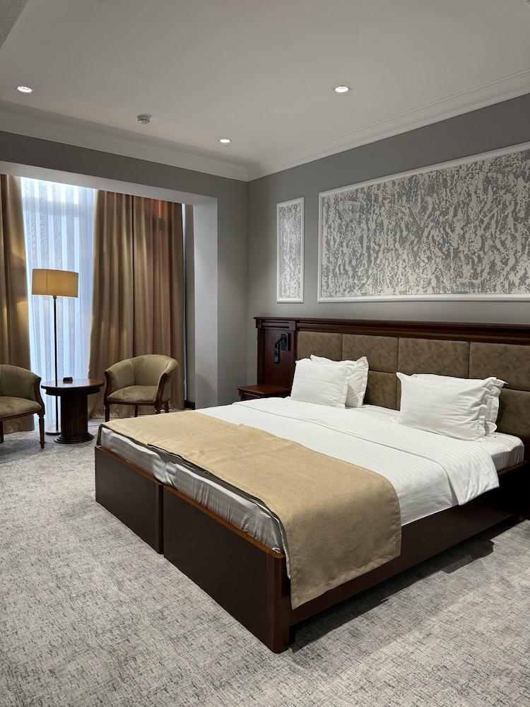 مير لوكس بلازا