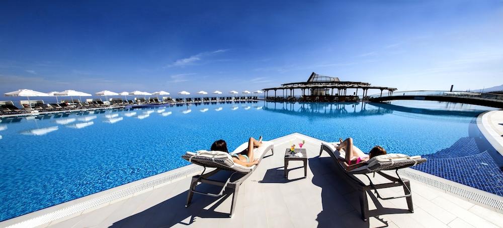 إليكسوس هوتل ريزورت آند سبا آند كازينو