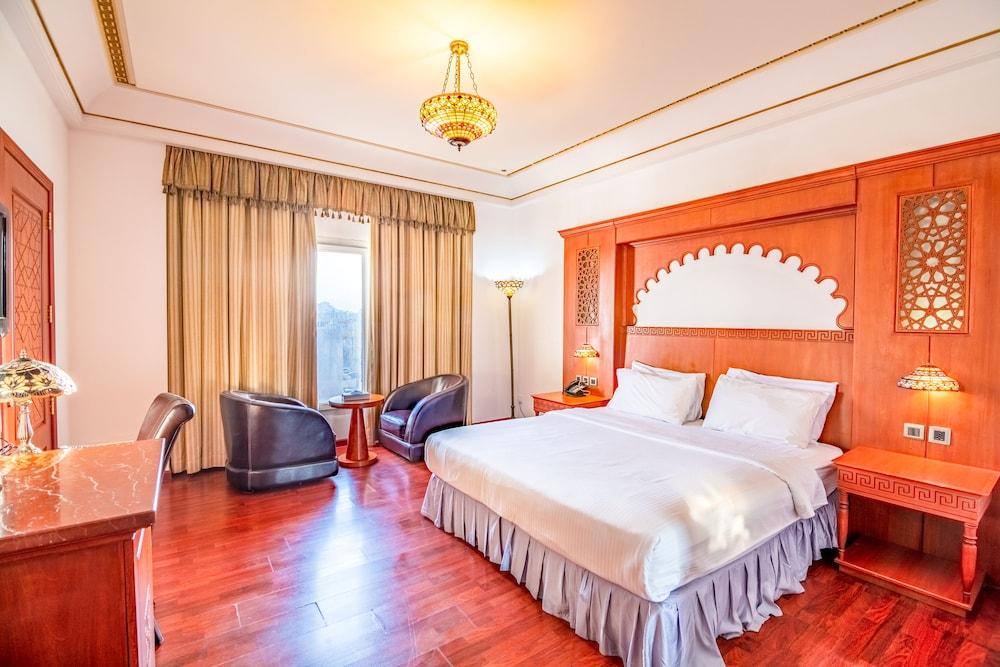 بلاتنيوم هوتل