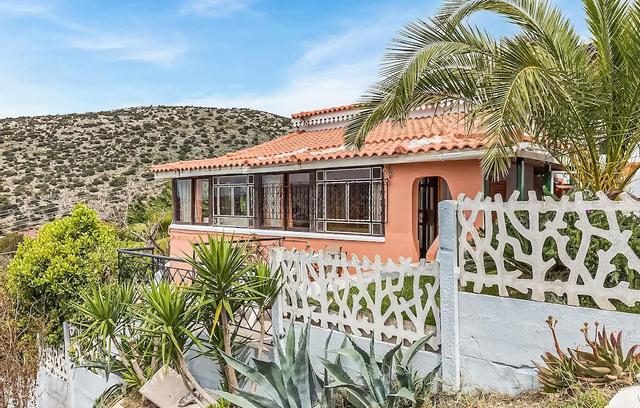 ستونينج هوم إن كاليفيا ثوريكو ويذ ويفي آند 2 بد رومز