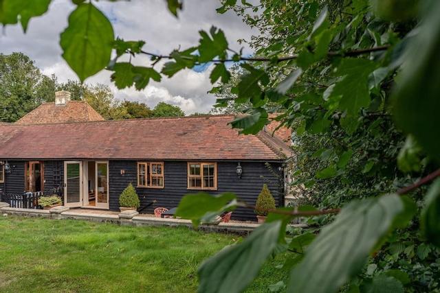 موردن روستيك كانتري كونفيرتيد ستابل، كينت داونز