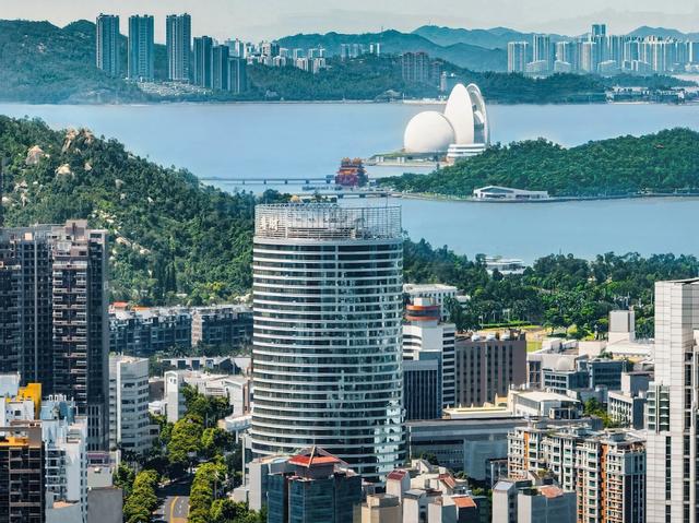 Crowne Plaza Zhuhai City Center by IHG