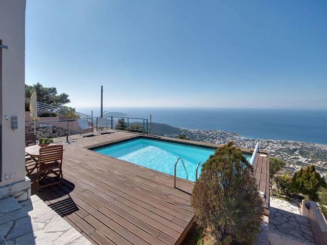 ألورينج فيلا إن سارونيدا وذ سويمينج بول آند سي فيو