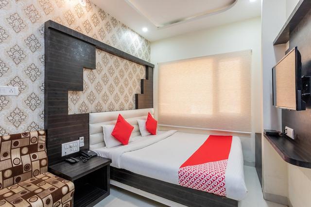 OYO 12128 Hotel Sajan Palace