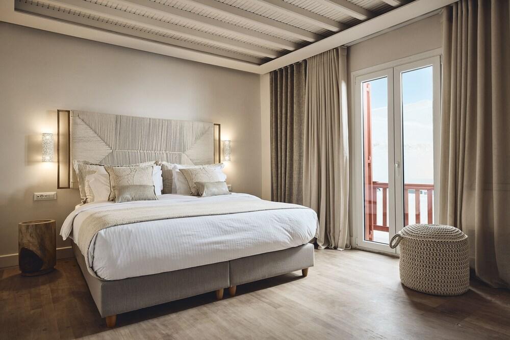آيك ميكونوس