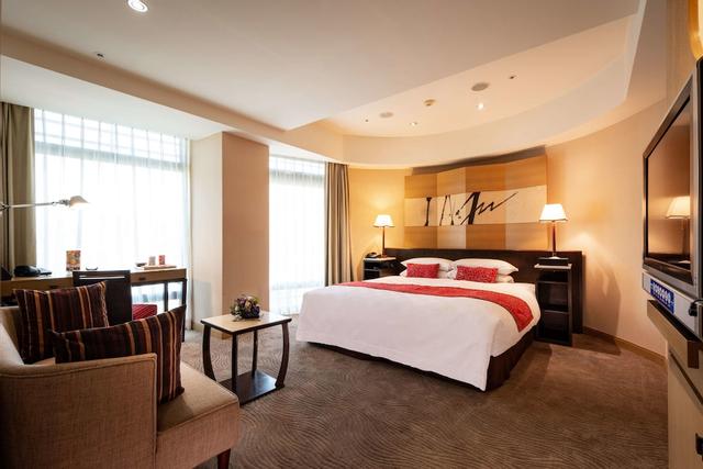 لاند مارك إن