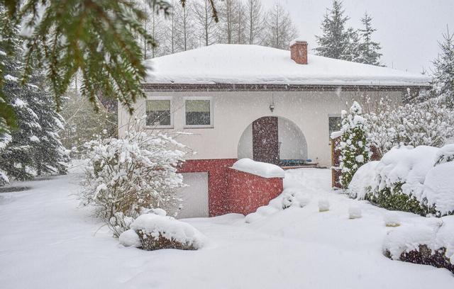 نايس هوم إن سوكول كوزنيكا ويذ 3 بد رومز