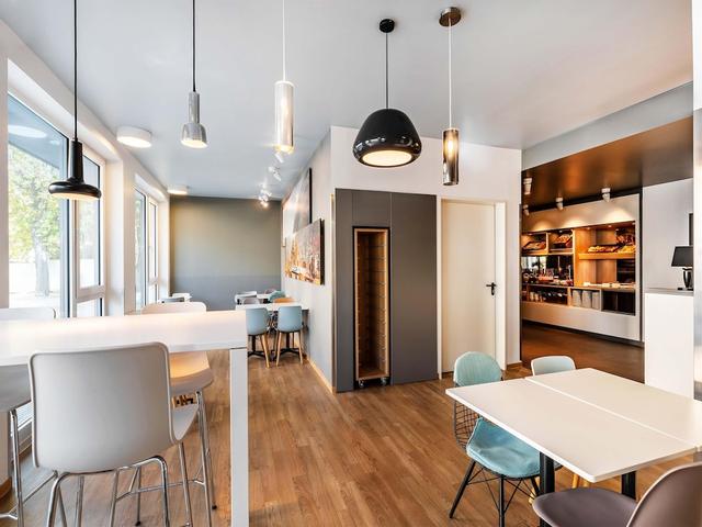 بي آند بي هوتوتل وايل أم راين/بيزيل