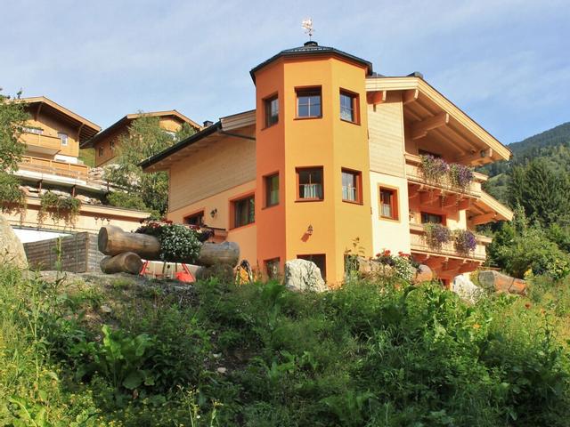 Spacious Holiday Home in Saalbach-Hinterglemm near Ski Area
