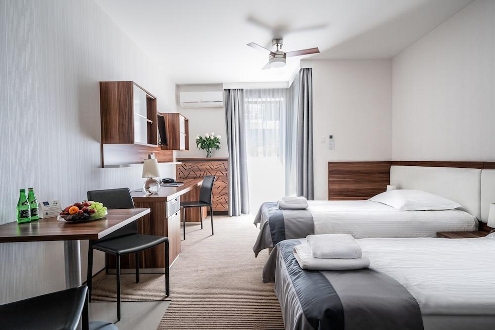 فانيلا أبارتهوتل