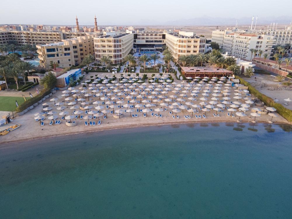 فندق إيه إم سي رويال هوتل آند سبا