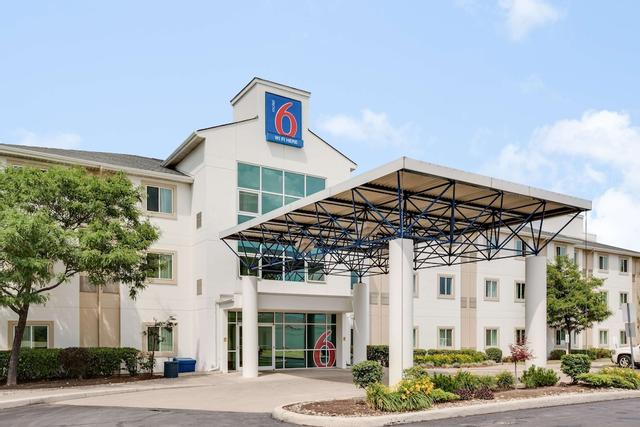 Motel 6 Brampton, ON - Toronto