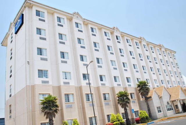 ميكروتل إن آند سويتس باي ويندام تولوكا