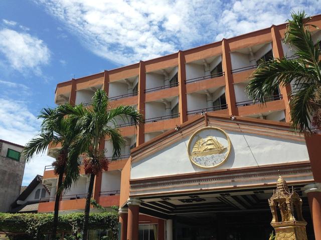 سكاو بيتش هوتل