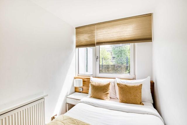 Homely 4 Bedroom House in Brixton