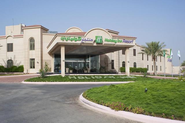 منتجع مينا شاطئ نصف القمر