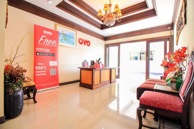 OYO 383 White Inn Hotel