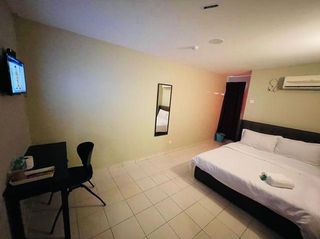 OYO 90338 Prima Saujana Budget Hotel