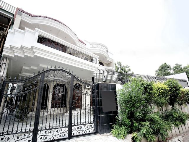 أو واي أو 16130 ذا كورنر هاوس