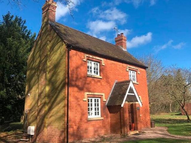 Vintage Holiday Home in Worcestershire with Hot Tub