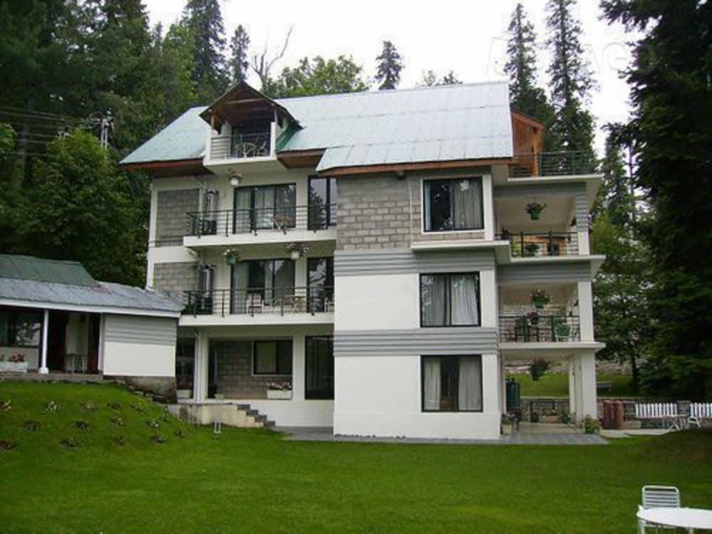 Summer Retreat Hotel