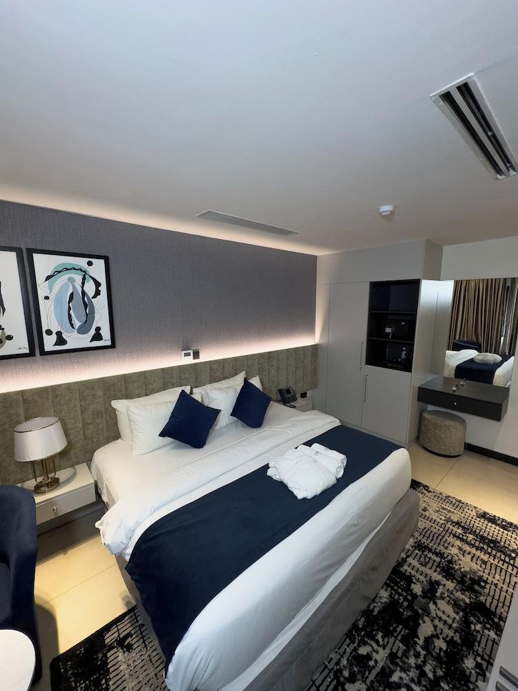 بلو بيرل هوتلز آند ريزيدنس