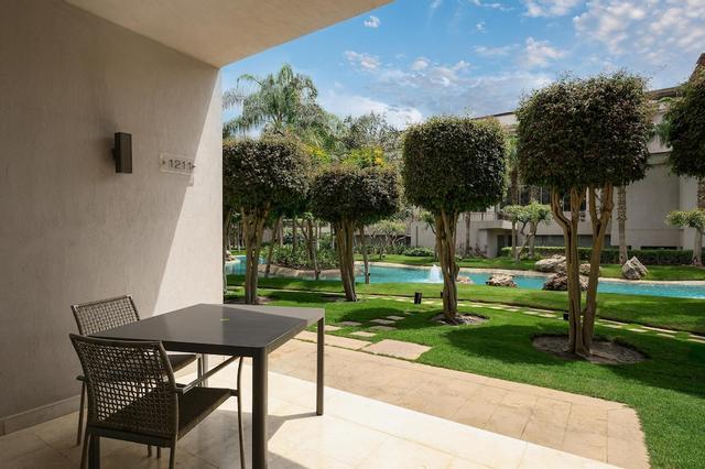 Dusit Thani LakeView Cairo